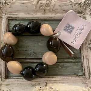 NWT Kukui Tree Nuts Bracket